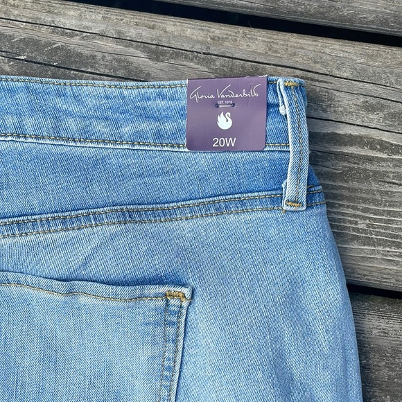 NWT Gloria Vanderbilt Morocco Mid Rise Bermuda Denim Shorts - Picture 6 of 8